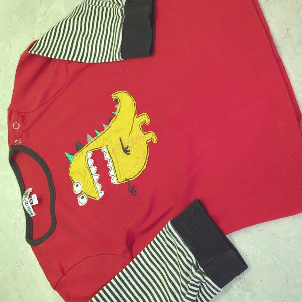 ⭐ 🛍️ 2/$20 Mini Bamba long sleeved shirt